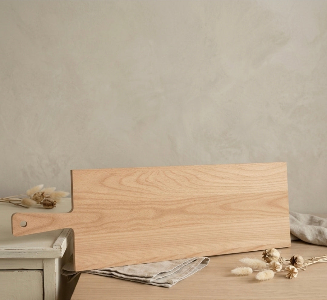 Servier- und Holzschneidebrett aus Buche 60 x 20 cm – Rückseite mit natürlicher Holzmaserung