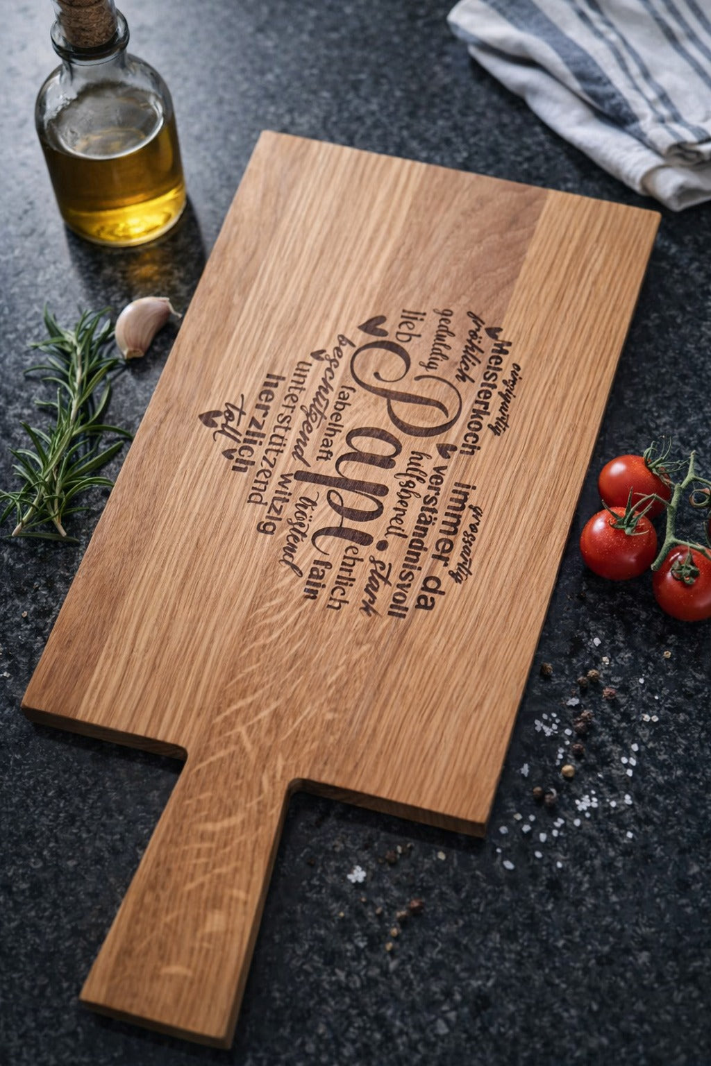 Graviertes Holzbrett 'Papi' – personalisiertes Geschenk aus Eiche.