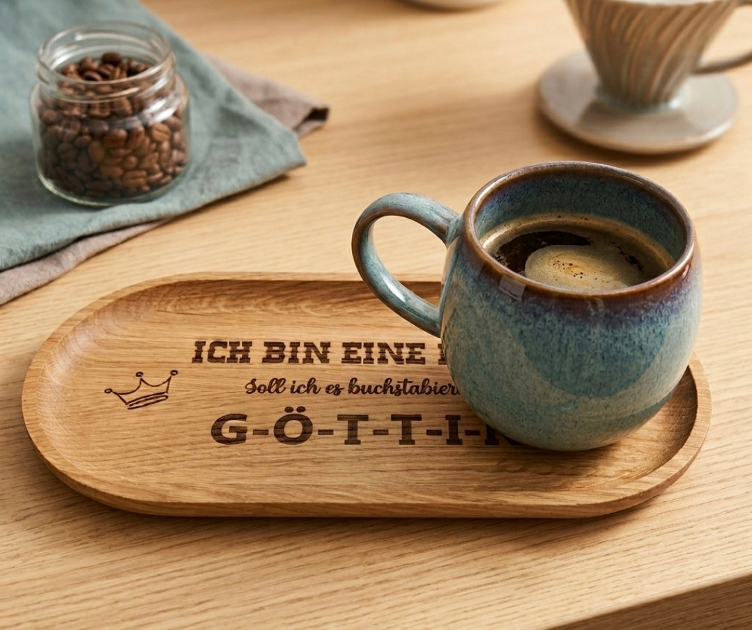 Tasse mit Holz-Unterteller, 2- teilig mit Gravur "Göttin"