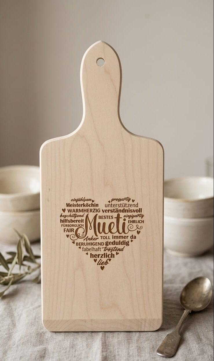 Holz-Schneidebrett aus Ahorn "Muetiherz / Mamiherz", 35 x 15 cm